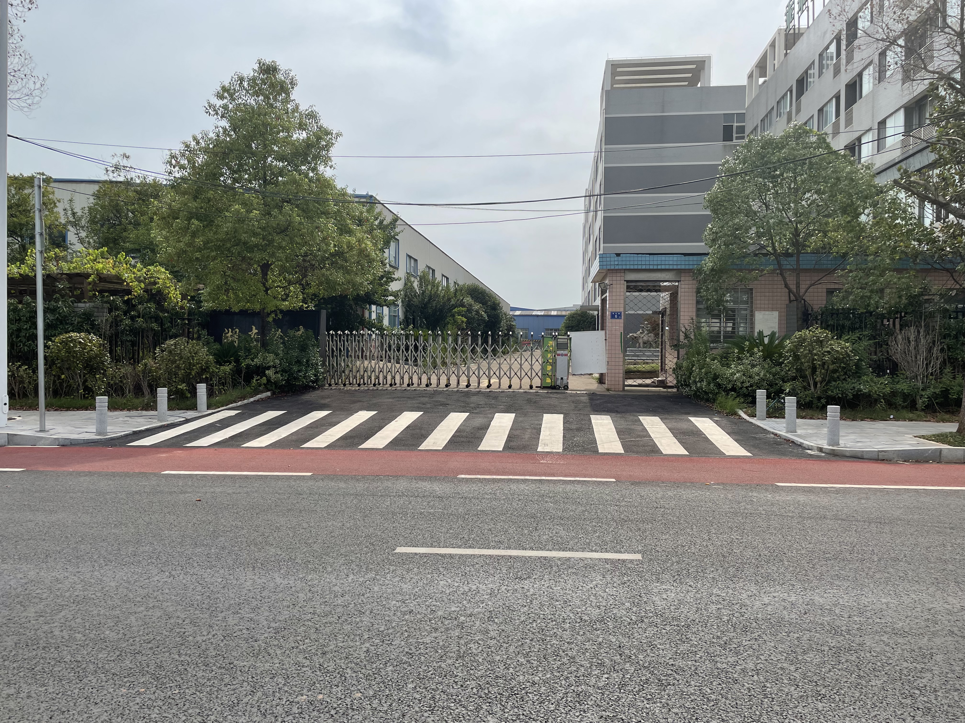 湖南天長置業(yè)有限責(zé)任公司對原湖南鈴本環(huán)?？萍加邢薰緢龅毓_招租公告