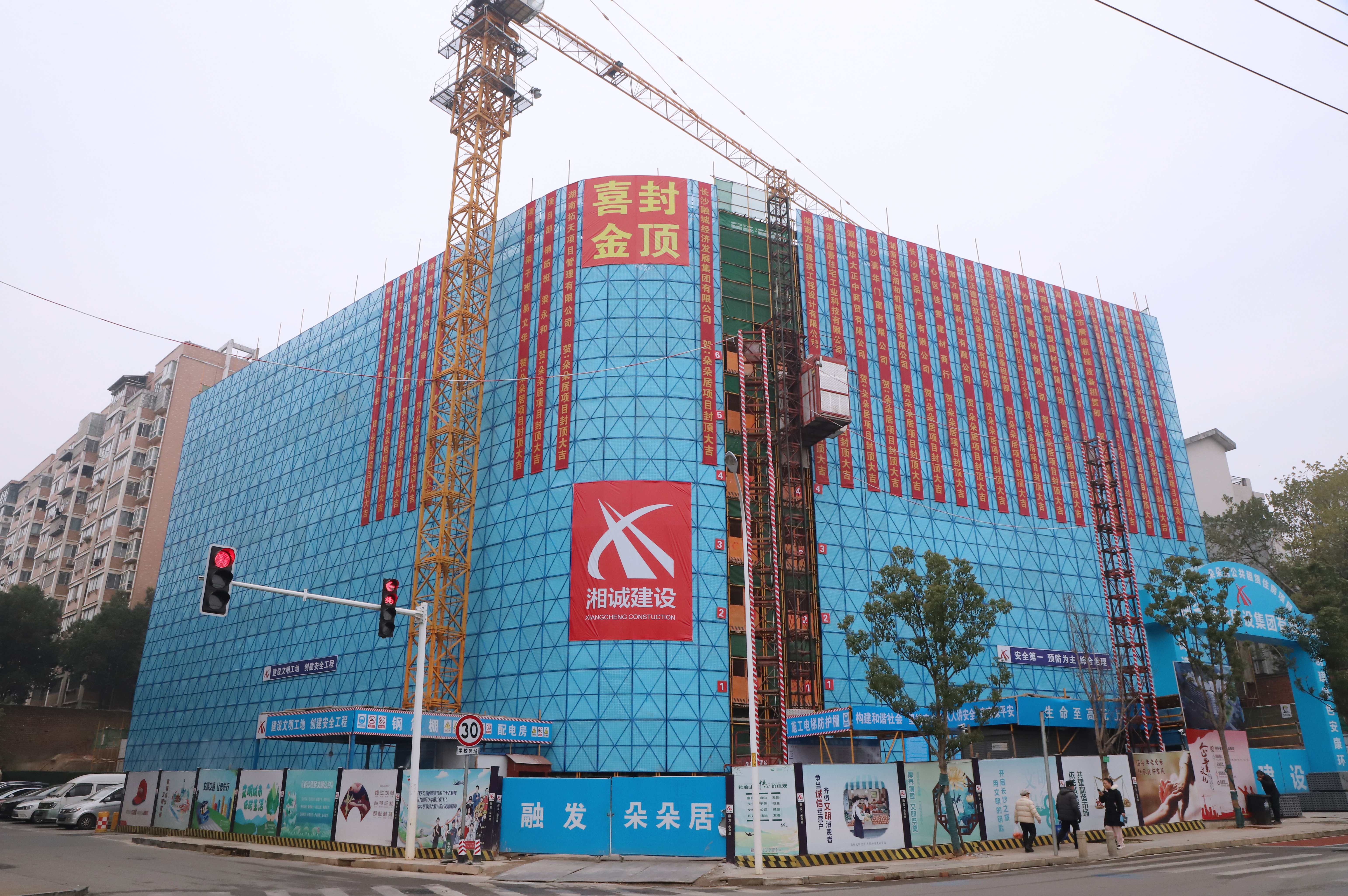 融發(fā)·朵朵居公共租賃住房項目主體結(jié)構(gòu)順利封頂！